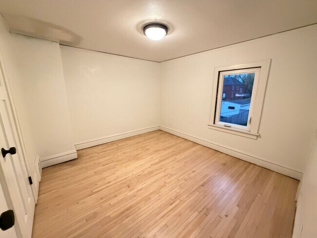 Foto del edificio - 1301-1303 Hammond Ave