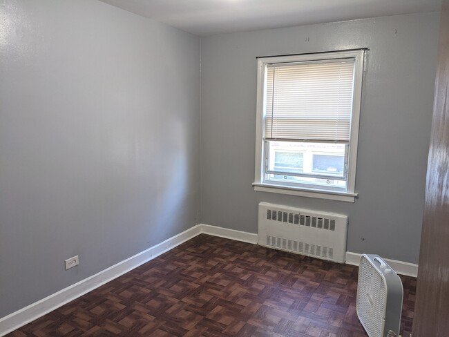 Building Photo - 2718 W Berwyn Ave
