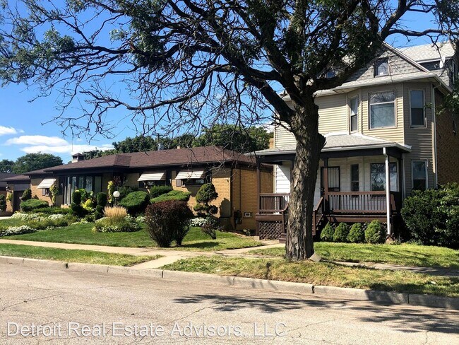 Building Photo - 4 br, 1.5 bath House - 237 E Grand