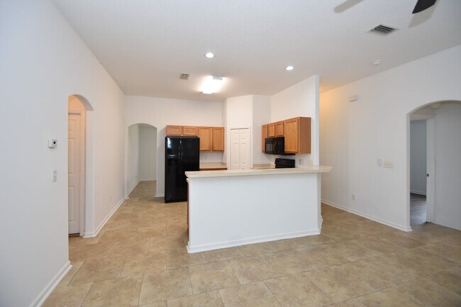 Foto del edificio - Fenced yard at this spacious 4-Bedroom Oasis with 2 Baths in Charming Palm Coast Retreat!