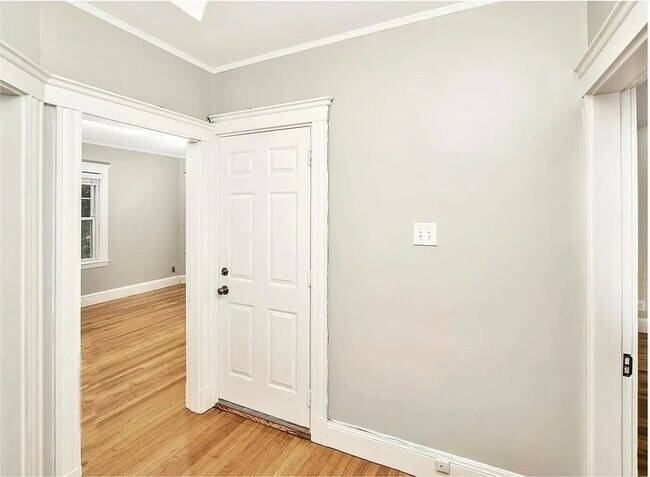 Building Photo - 559 Adams St