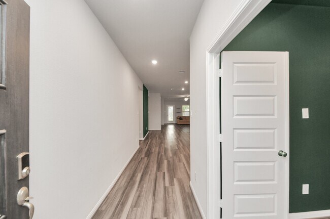 Foto del edificio - 518 Ellwood Terrace Ln