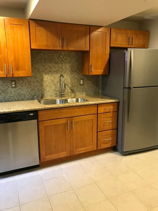 Foto del edificio - 706 N 188th St