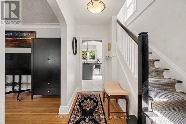 Building Photo - 407 Eden Ave