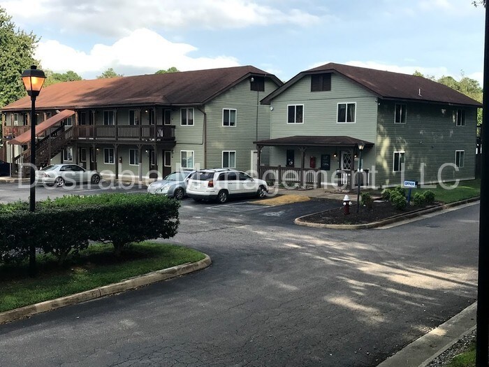 Building Photo - One Bedroom Apartment