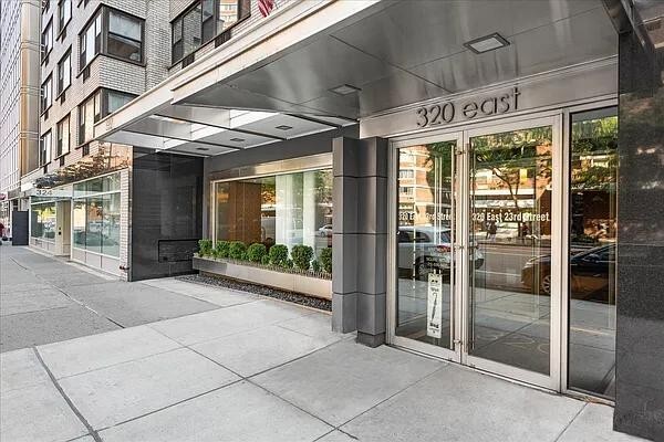 Foto del edificio - 320 E 23rd St