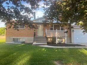 Building Photo - 313 S 200 W