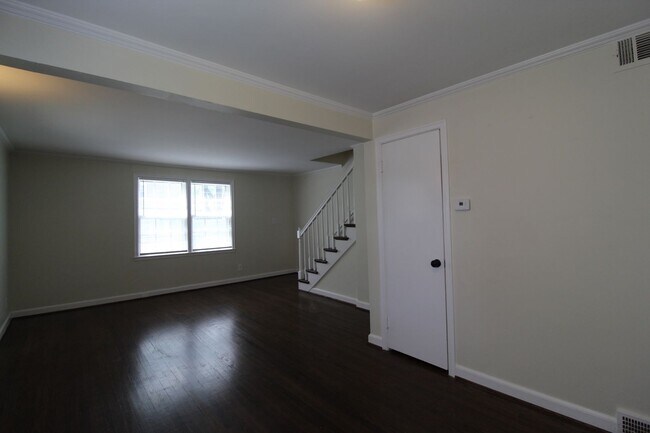 Foto del edificio - May FREE On This 2 Bedroom Duplex in North Kansas City