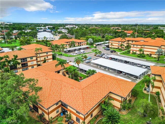 Foto del edificio - 6120 Whiskey Creek Dr