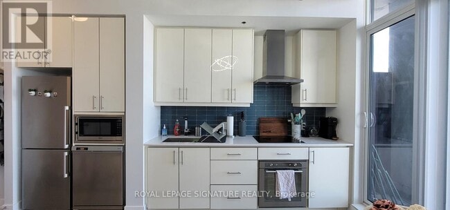 Building Photo - 75 The Donway W