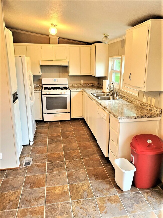 Building Photo - 2892 Schweizer Rd