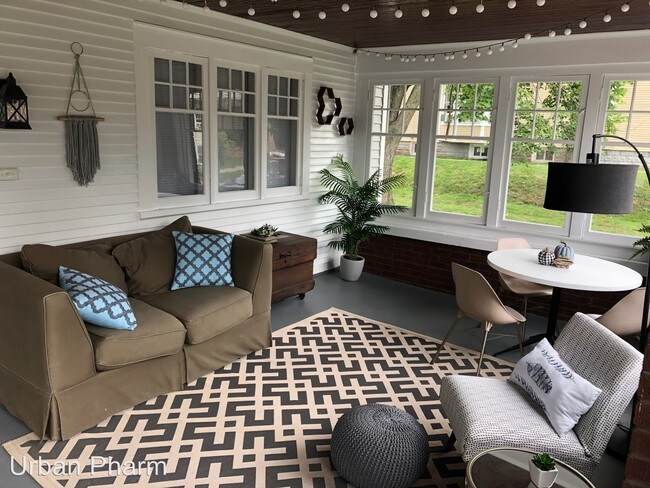 Foto del edificio - 463 Houseman Ave NE