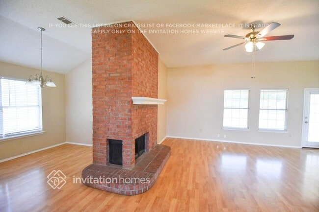 Foto del edificio - 924 Teakwood Ln