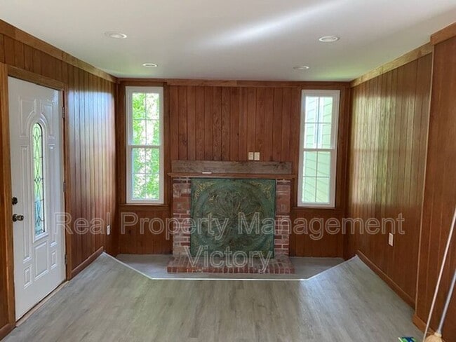 Building Photo - 101 Crest Dr