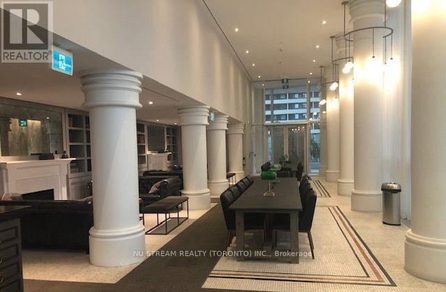 Building Photo - 33 Helendale Ave