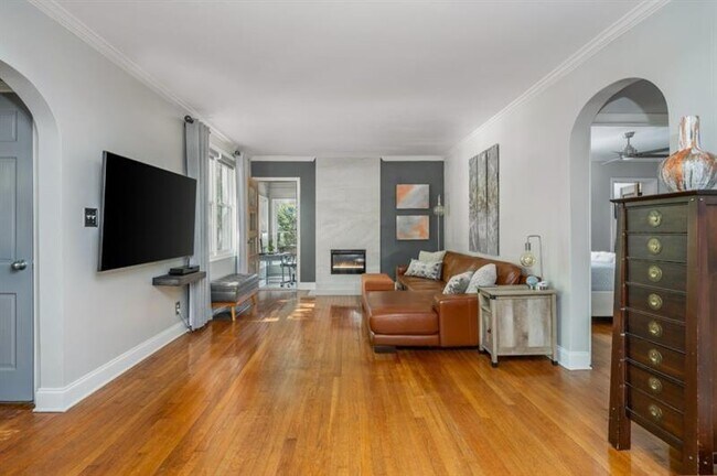 Building Photo - 168 Garland Ave