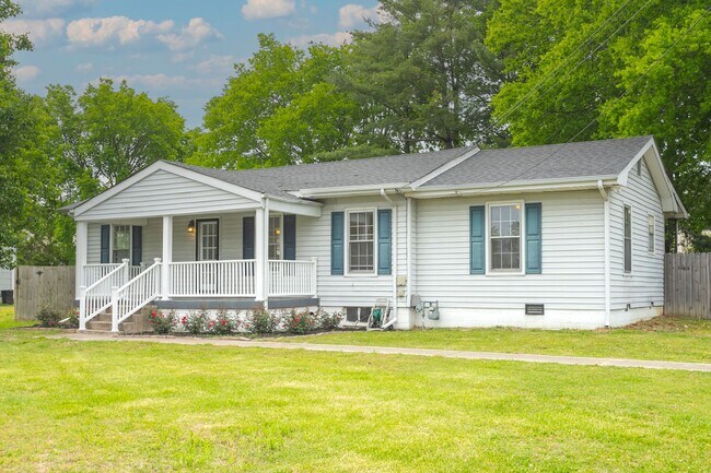Building Photo - Lovely Home in Old Hickory