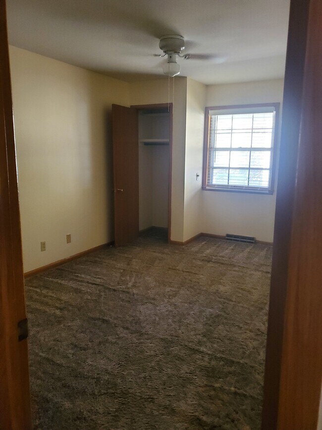Building Photo - 1258 E Elm St