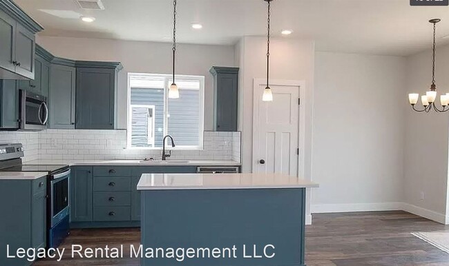 Building Photo - 2 br, 2 bath House - 2211 S. Summerfield