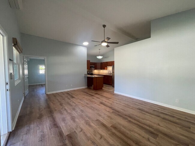 Foto del edificio - SINGLE LEVEL ONE BEDROOM DUPLEX UNIT IN KAILUA