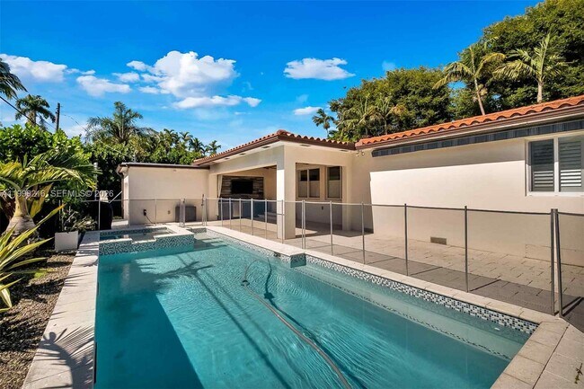 Foto del edificio - 1160 NE 98th St