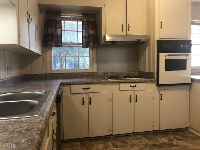 Building Photo - 103 Pine Hill Cir