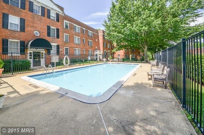 Foto del edificio - 600 Bashford Ln