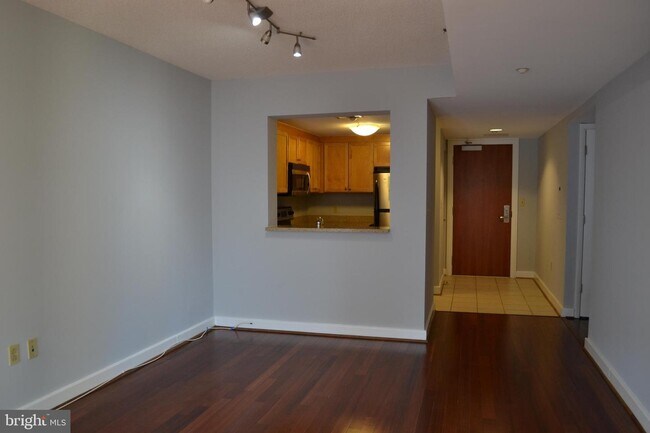 Building Photo - 1150 K St NW