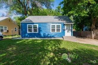 Building Photo - 1323 N Terrace Dr