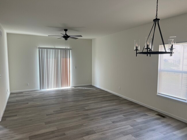 Building Photo - Eagle Crest Villas