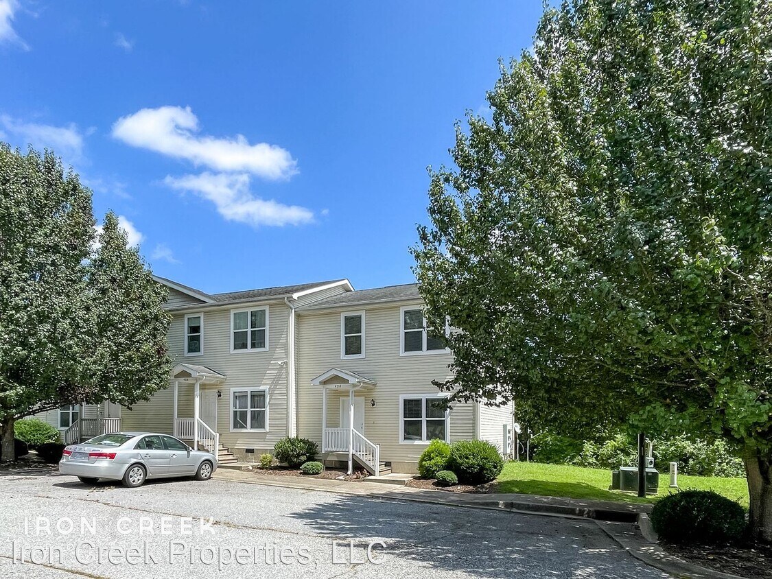 Primary Photo - 3 br, 2.5 bath House - 408 Villas Court