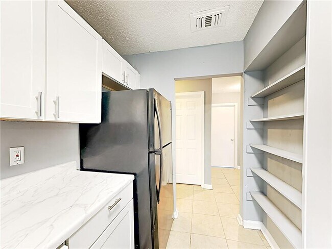 Building Photo - 3575 Oakvale Rd