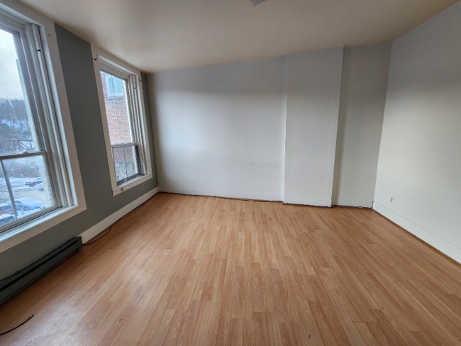 Building Photo - 12 State St