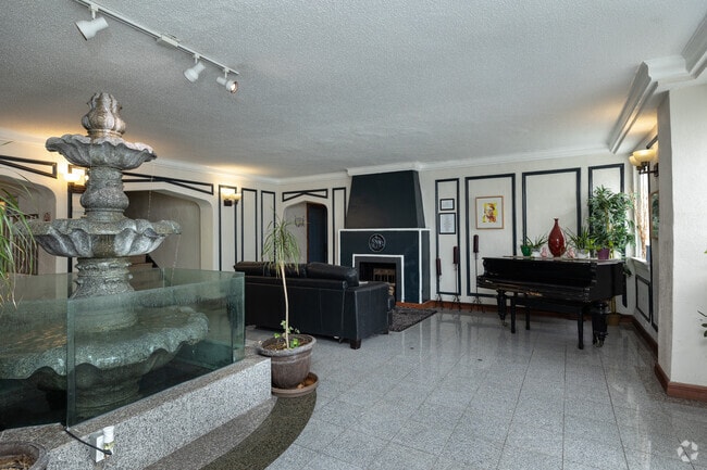 Lobby - Gallery Central West End