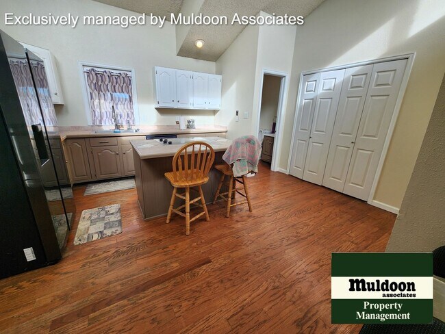 Foto del edificio - Great Pueblo West Tri level ready now!