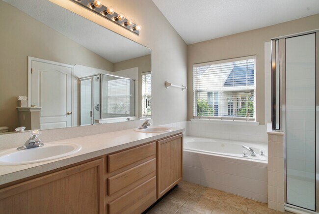 Foto del edificio - 236 Sterling Hill Dr