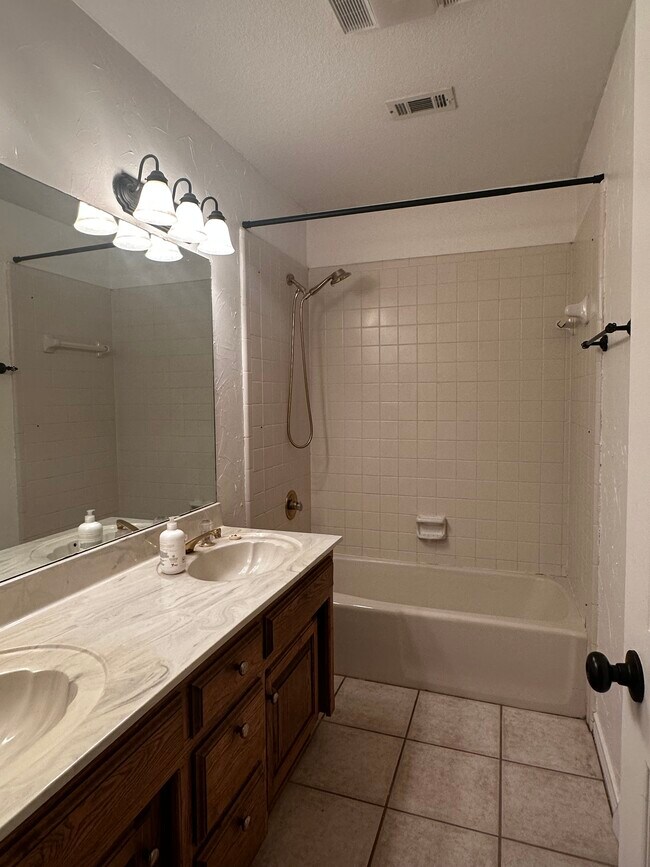 Foto del edificio - 797 Mesquite Ln
