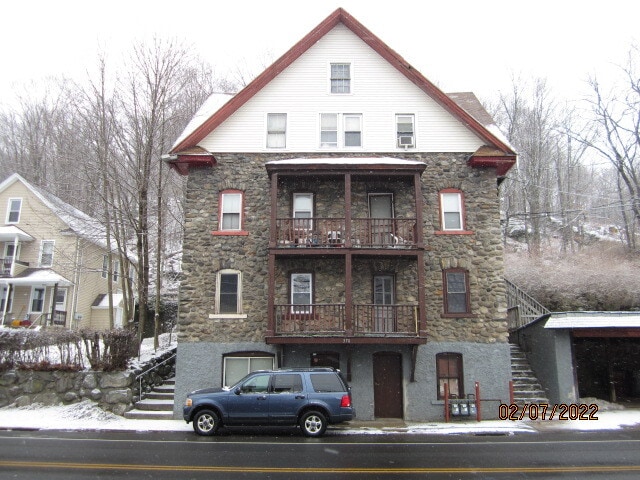 570 South Main Street - 570 S Main St