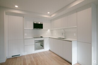 Building Photo - 3460 Rue Peel