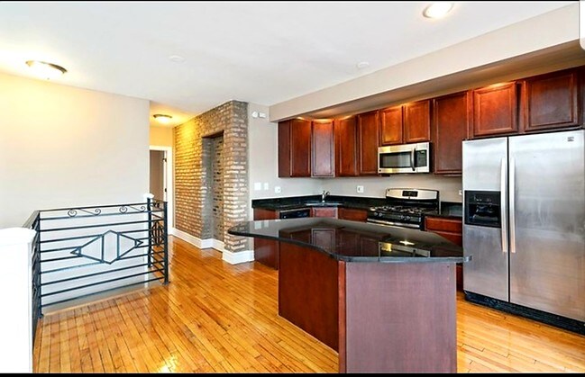 Building Photo - 6610 S Kenwood Ave