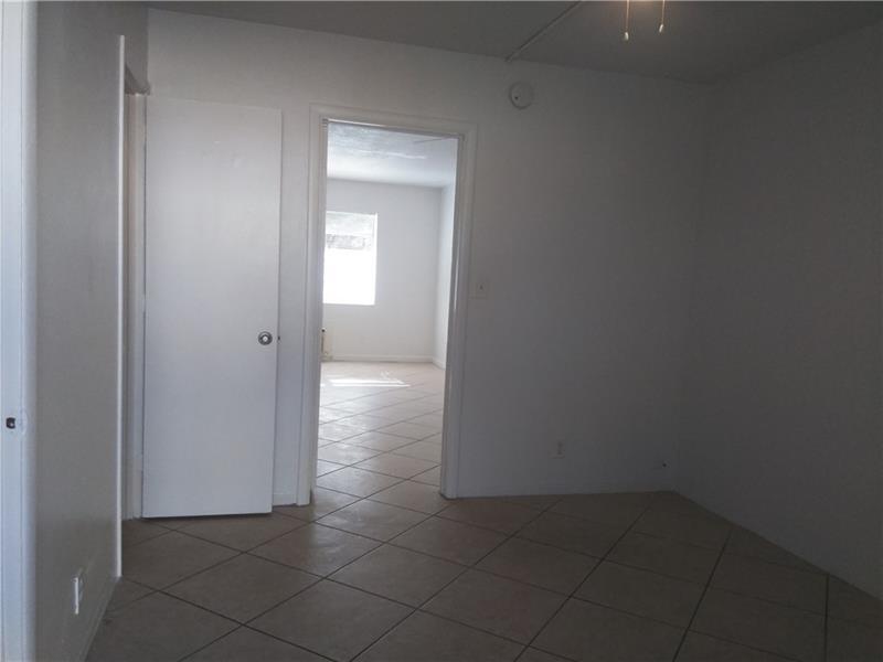 Foto del edificio - 1960 NE 48th St