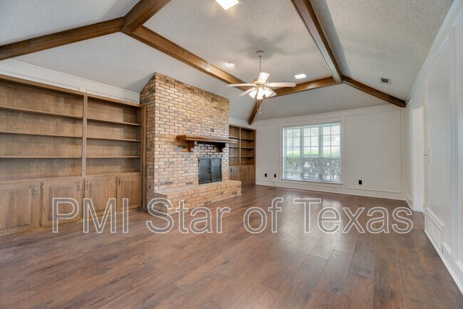 Foto del edificio - 2128 Teakwood Ln