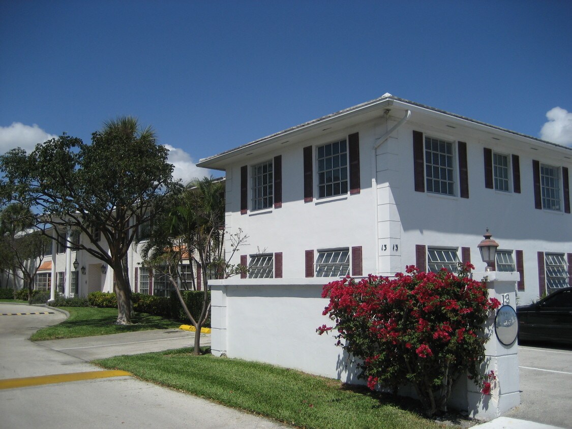 Primary Photo - 2201 NE 66th St