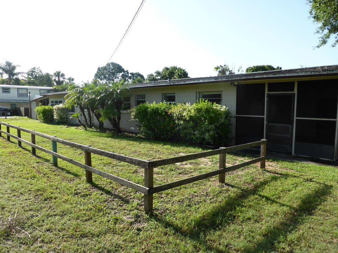 457 Indian Acres Dr, Merritt Island, FL 32953 Townhome Rentals in