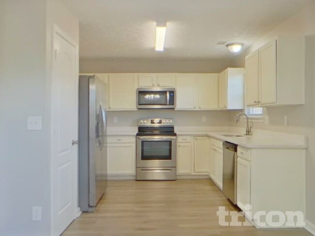 Building Photo - 225 Victoria Blvd