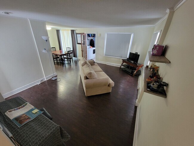 Foto del edificio - AVAILABLE JUNE - Updated 4 Bed 2 Bath