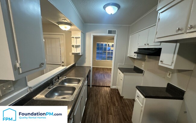 Foto del edificio - 6297 Macon Rd