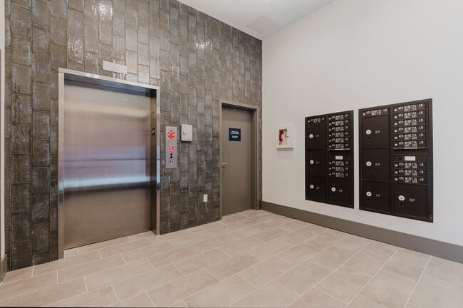 Building Photo - Spacious & Modern Two Bedroom Apartment! *...