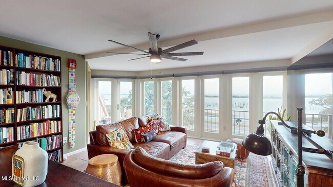 Foto del edificio - 520 Beach Blvd