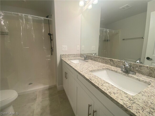 Building Photo - 810 Porter St E